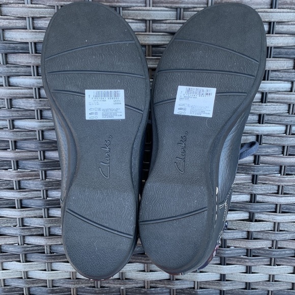 Clarks Navy Whistle Bea Leather Ankle Boot 8 1/2 to size 9 - Picture 9 of 14